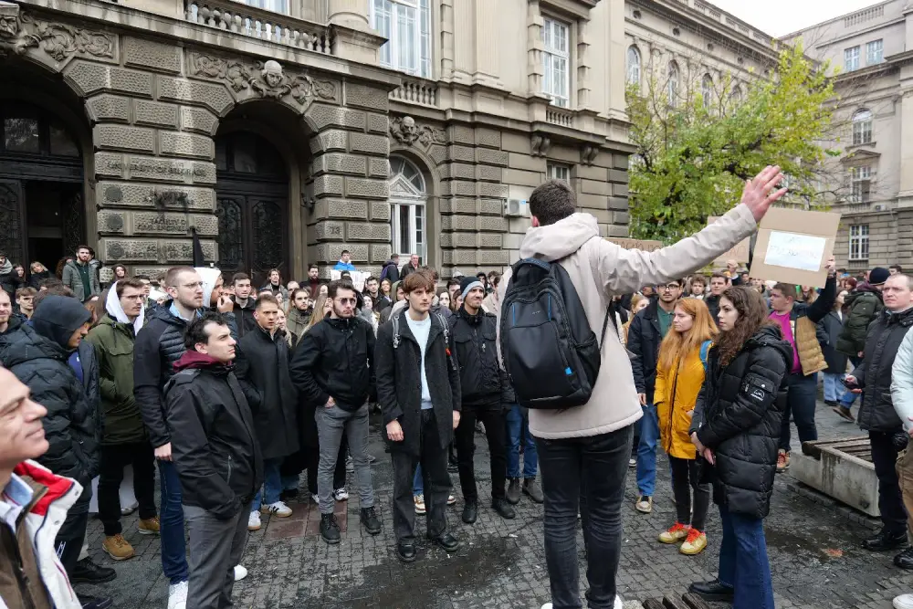 Sve veći broj fakulteta ulazi u blokade, studenti drže „čas integriteta“