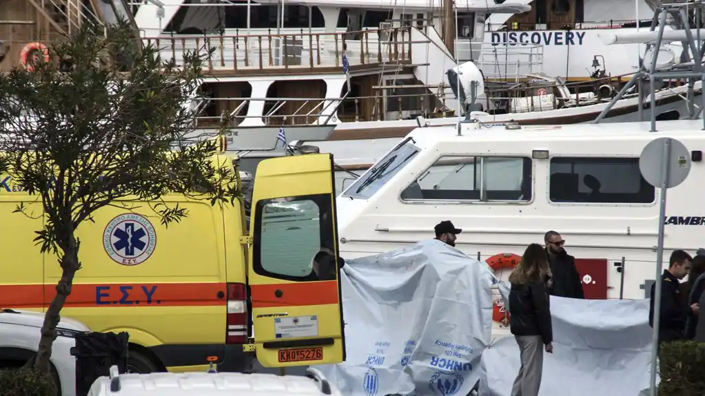 Grčka obalska straža traga za preživelima nakon prevrtanja glisera kod Rodosa