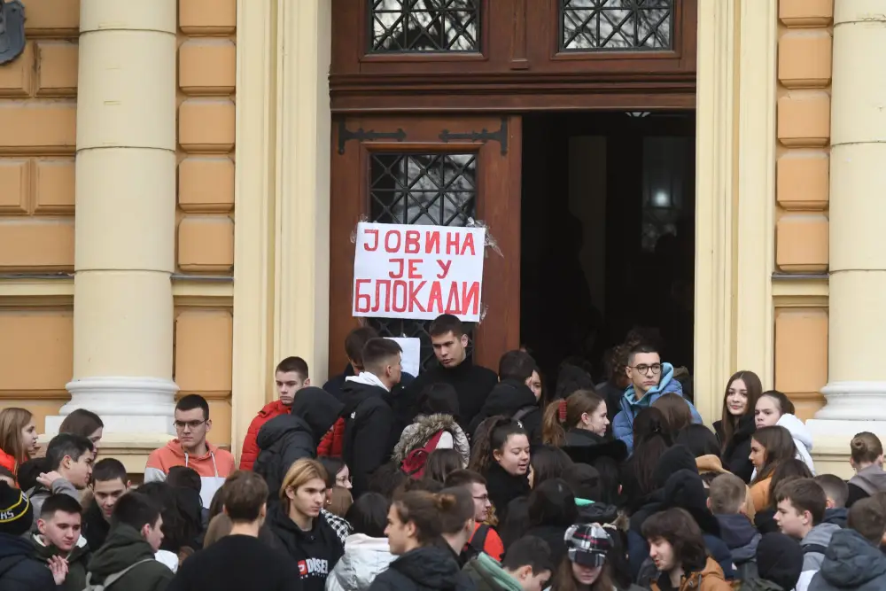 „Moj najveći uspeh ste vi“: Dirljivo pismo profesorke Jovine gimnazije đacima koji su u blokadi