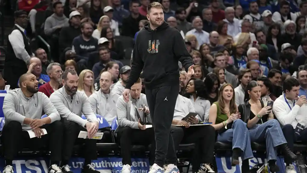 Luka Dončić se vraća u sastav Dalas Maveriksa nakon što je propustio dve utakmice zbog kontuzije leve pete