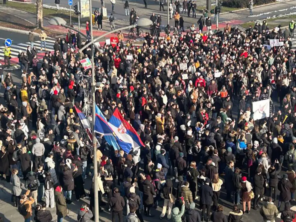 Studenti blokirali raskrsnicu u Novom Sadu