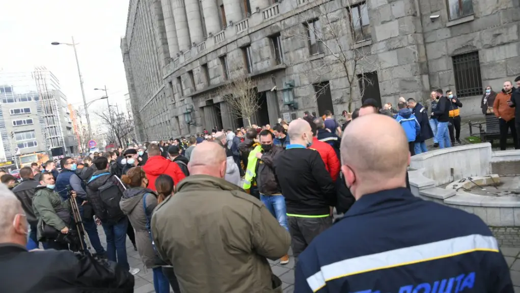 Radnici Pošte Srbije protestuju danas u 14 časova, studenti ih podržali