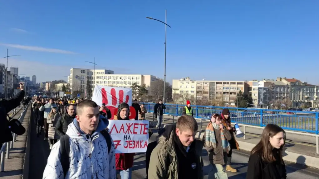 Guranje opozicionih odbornika i policije, apel studentima da se ne guraju oni