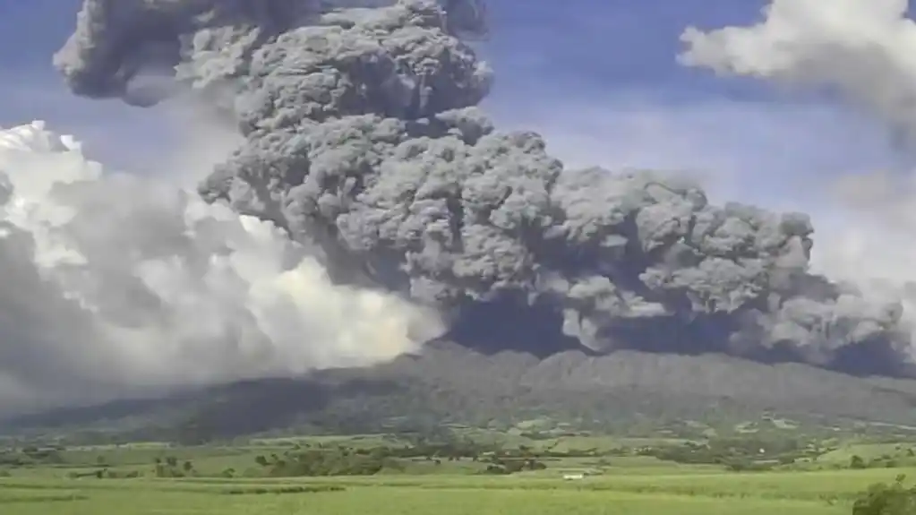 U toku je masovna evakuacija filipinskih sela nakon velike vulkanske erupcije