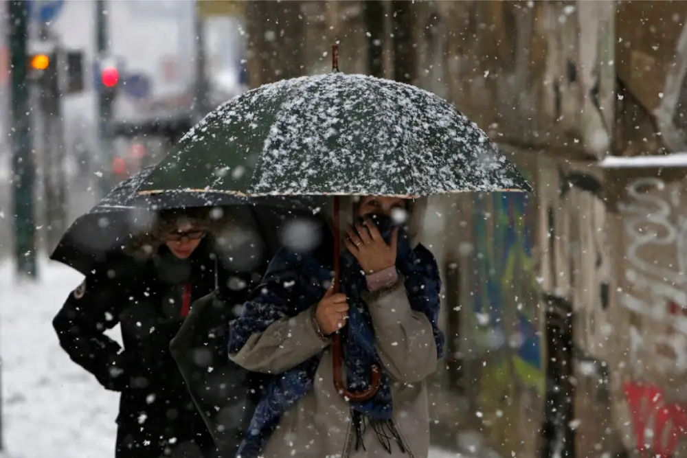 Sutra oblačno sa snegom mestimično, temperatura do 3 stepena