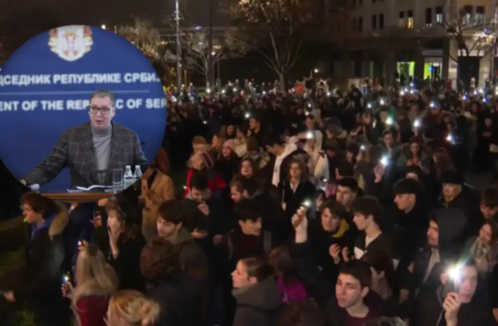 U prenosu se čuju zvižduci studenata, dok se Vučić obraća iz Predsedništva