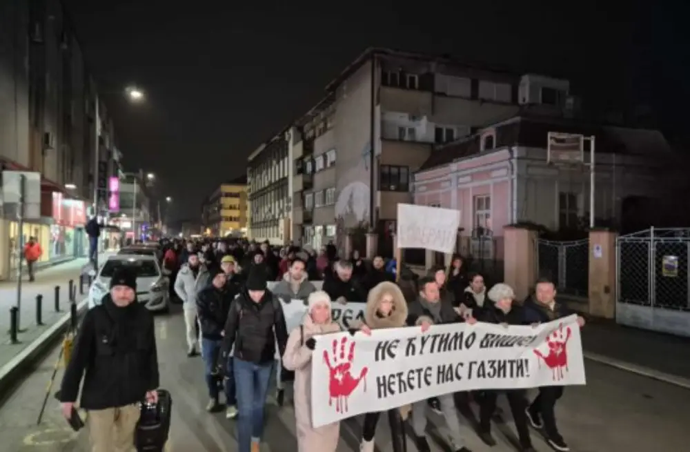 Protest u Kraljevu zbog pregažene studentkinje: „Jedino nam je ostalo da decu branimo svojim telima“