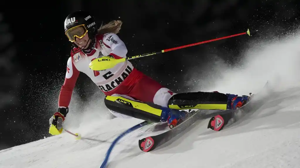 Katarina Linsberger dominirala u uvodnoj vožnji noćnog slaloma u Austriji