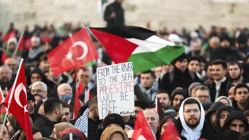 Desetine hiljada ljudi u Istanbulu protestuju protiv rata u Gazi