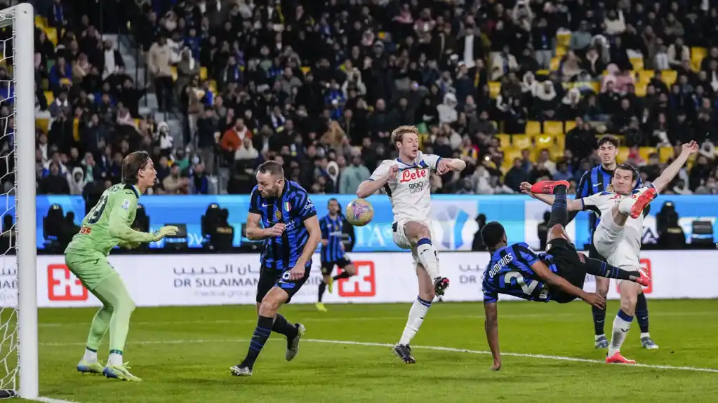 Inter produžio dominaciju nad Atalantom pobedom od 2:0 u polufinalu Superkupa Italije u Saudijskoj Arabiji