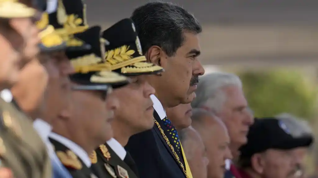 Maduro preuzima dužnost dok globalna reakcija i sankcije rastu