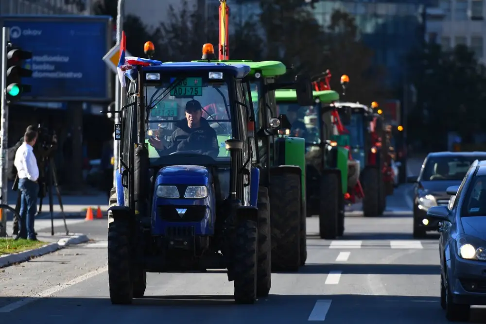 Počeo protest mlekara u Bogatiću