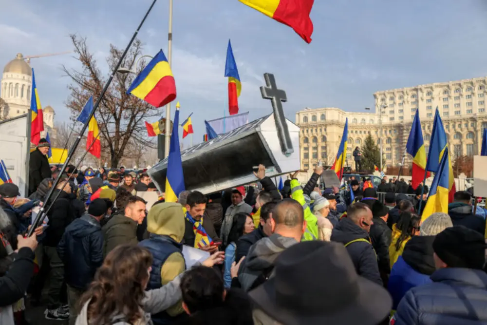 Hiljade Rumuna ispred Parlamenta osudili poništenje predsedničkih izbora