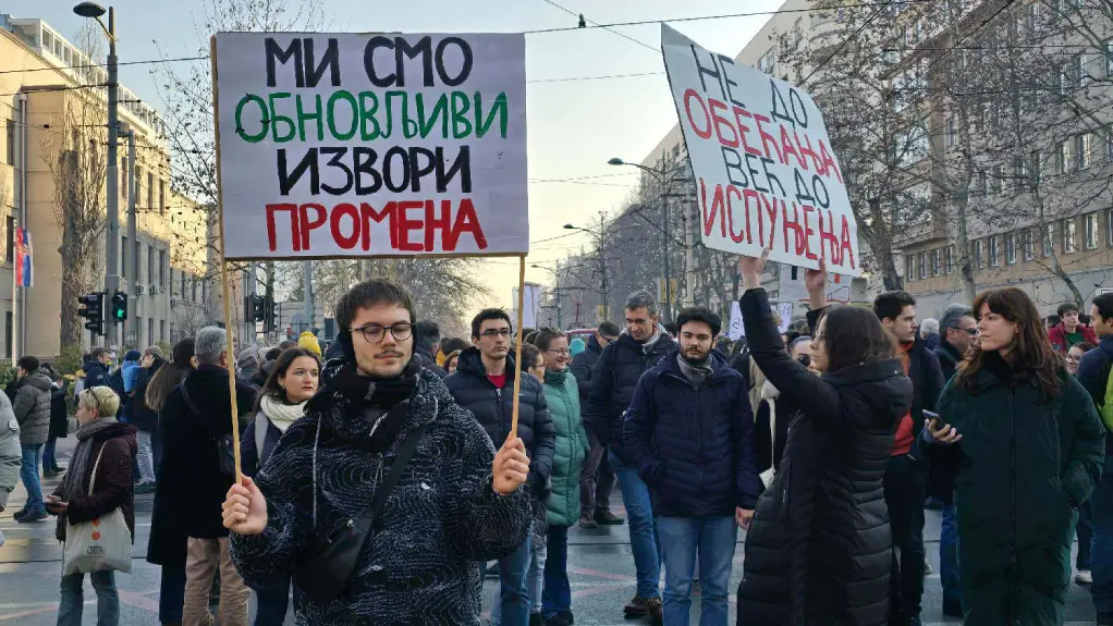 Studenti blokirali Bulevar: I danas održano 15 minuta tišine za žrtve u Novom Sadu