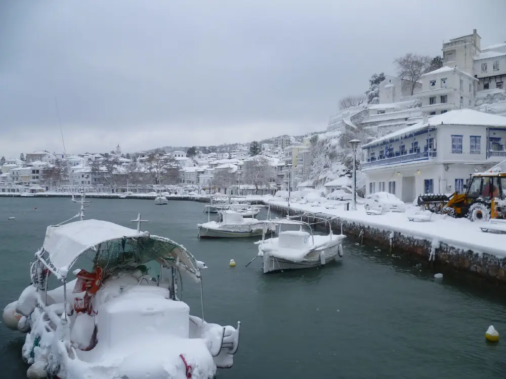 Zabelelo se Tasos, sneg zavejao ostrvo