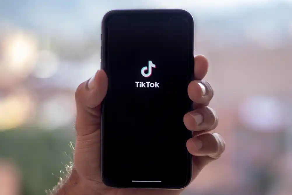 TikTok u opasnosti: Šta će se desiti ako aplikacija nestane iz američkih prodavnica aplikacija?