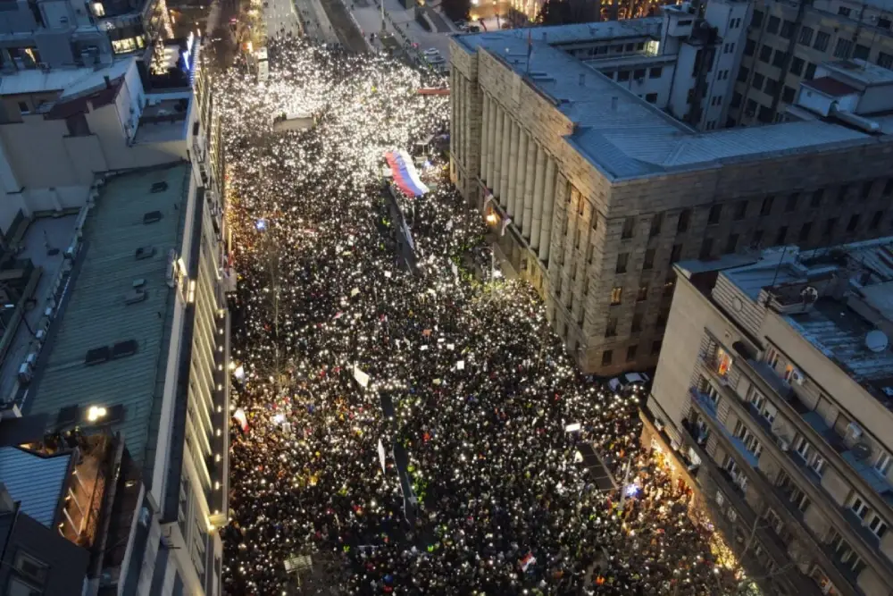 Arhiv javnih skupova: Na protestu ispred Ustavnog suda bilo 28 hiljada ljudi