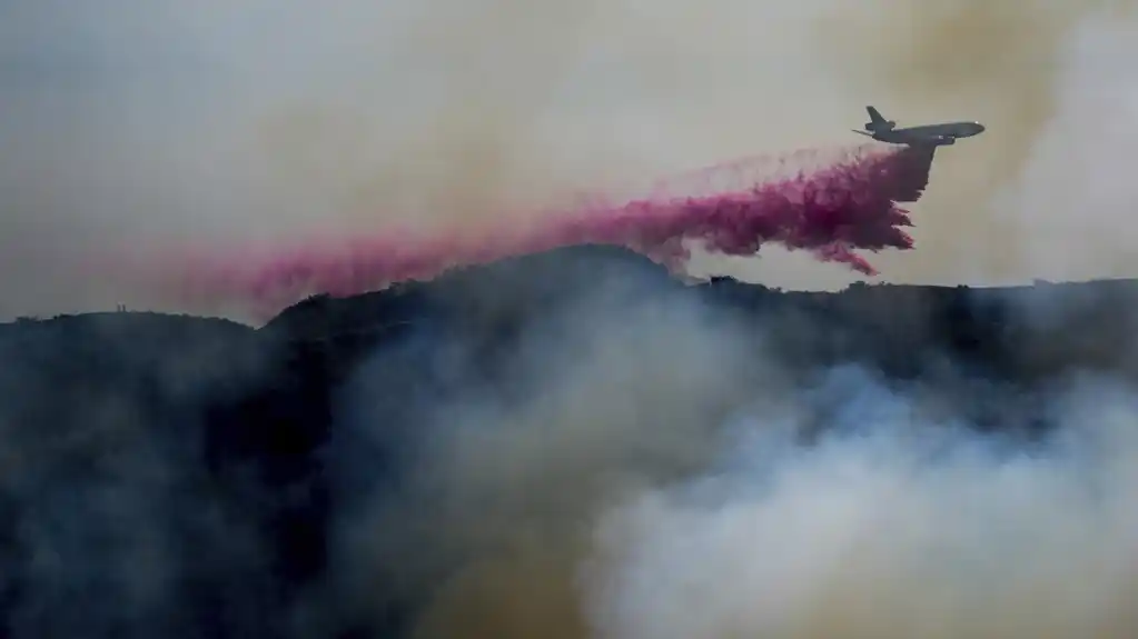 Sredstva za suzbijanje požara u Kaliforniji: Efikasnost, bezbednost i potencijalni uticaj na životnu sredinu